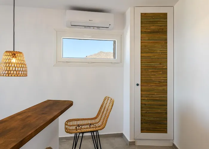 Emerald Bay 4br With Pool By Lia 別荘 カラファティス