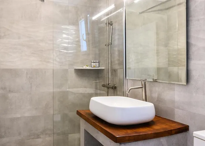 Emerald Bay 4br With Pool By Lia カラファティス