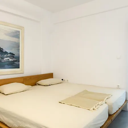 Emerald Bay 4br With Pool By Lia * קלפטיס