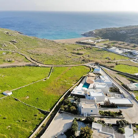 Emerald Bay 4br With Pool By Lia קלפטיס